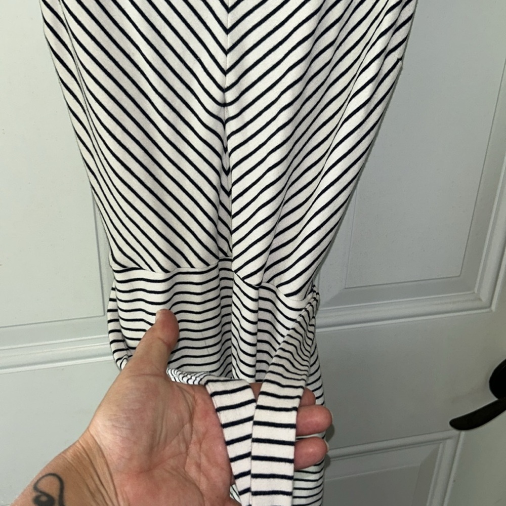 Monteau dress - Picture 2 of 5